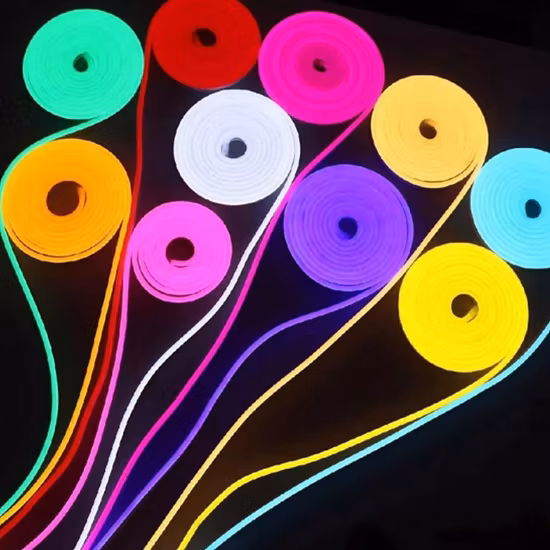 Striscia al neon colorata flessibile flessibile tagliabile SMD2835 ad alta tensione IP65 impermeabile 220V 5W SMD2835 di alta qualità